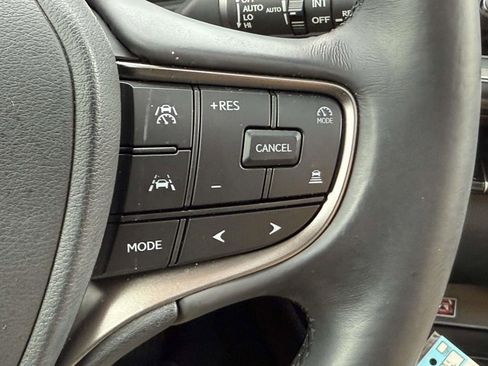 Used 2025 Lexus UX 300h AWD image 22