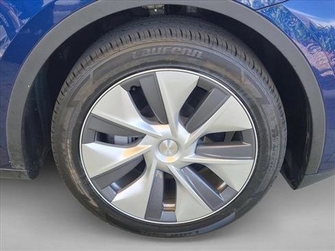 Used 2023 Tesla Model Y Long Range AWD/4WD image 24