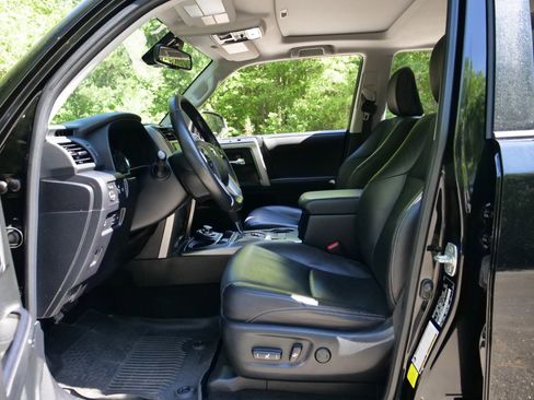 Used 2023 Toyota 4Runner Limited AWD/4WD image 23