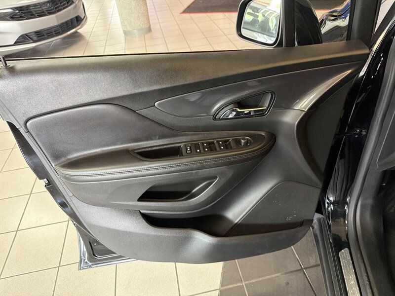 Used 2021 Buick Encore Preferred w/ Safety Package II FWD image 12
