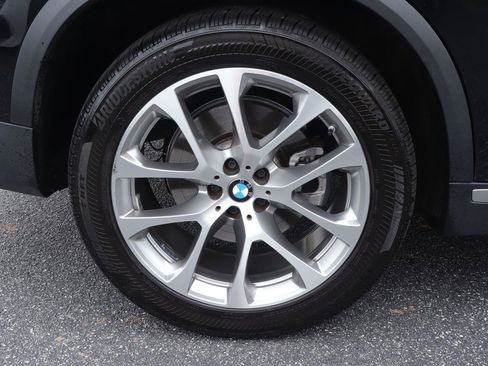 Used 2024 BMW X5 xDrive40i w/ Parking Assistance Package AWD/4WD image 43