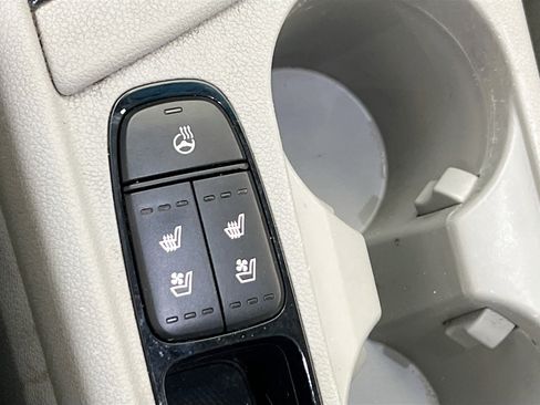 Used 2019 Kia Niro Touring image 19