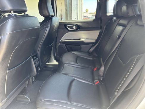 Used 2025 Jeep Compass Limited AWD/4WD image 27
