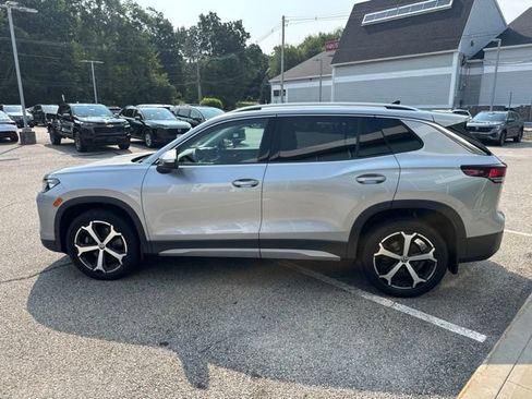 Used 2025 Volkswagen Tiguan SE AWD/4WD image 6