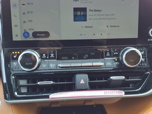 Used 2024 Toyota Highlander Platinum image 24