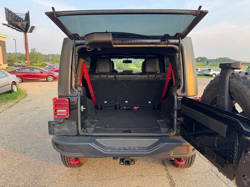 Used 2018 Jeep Wrangler Unlimited Rubicon AWD/4WD image 15