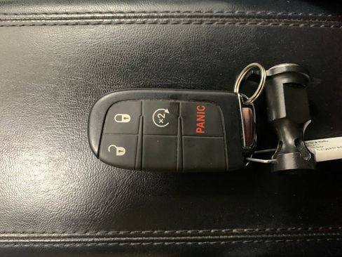 Used 2025 Jeep Compass Limited image 16