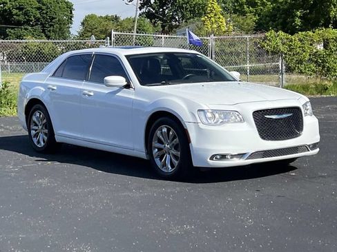 Used 2017 Chrysler 300 Limited w/ Value Package AWD/4WD image 7