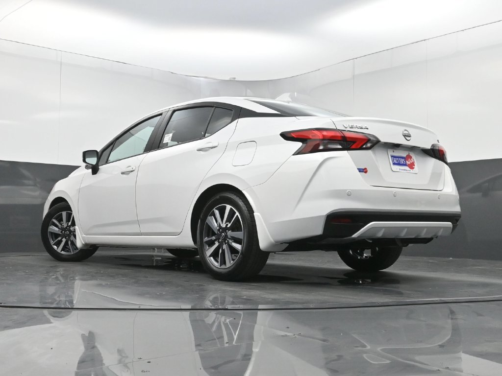 Used 2024 Nissan Versa SV w/ Trunk Package FWD image 27