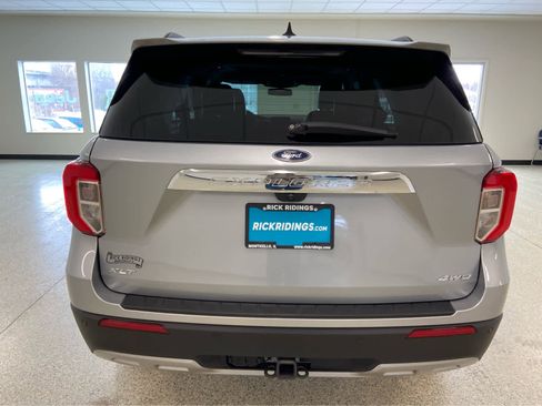 Used 2023 Ford Explorer XLT w/ Equipment Group 202A image 8