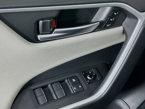 Used 2020 Toyota RAV4 Limited AWD/4WD image 15