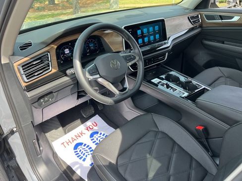 Used 2026 Volkswagen Atlas SE w/ Panoramic Sunroof Package FWD image 14