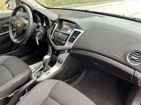 Used 2016 Chevrolet Cruze LT w/ Technology Package image 17
