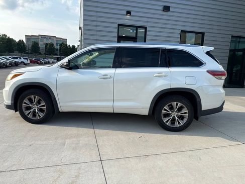 Used 2015 Toyota Highlander XLE AWD/4WD image 3