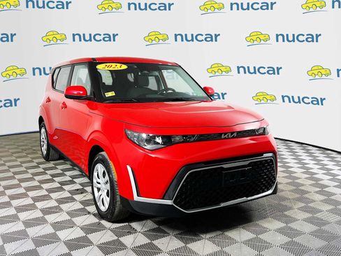 Used 2023 Kia Soul LX image 1