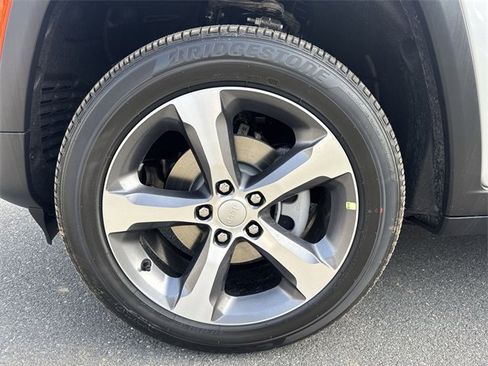 New 2026 Jeep Grand Cherokee Limited image 17