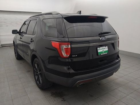 Used 2017 Ford Explorer XLT w/ Equipment Group 202A FWD image 5