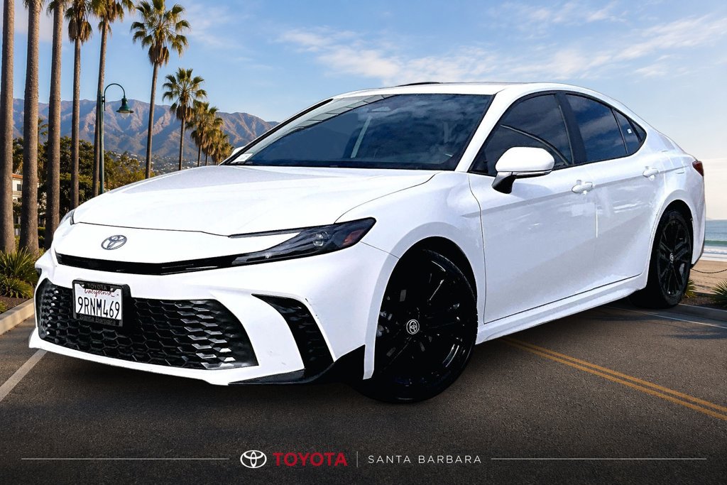 Used 2025 Toyota Camry SE FWD image 3