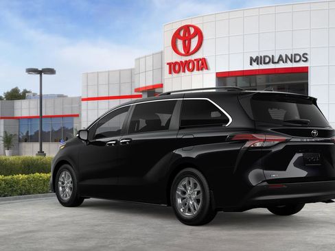 New 2026 Toyota Sienna XLE FWD image 30