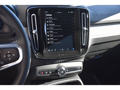 Certified 2025 Volvo XC40 B5 Core w/ Protection Package Premier image 19