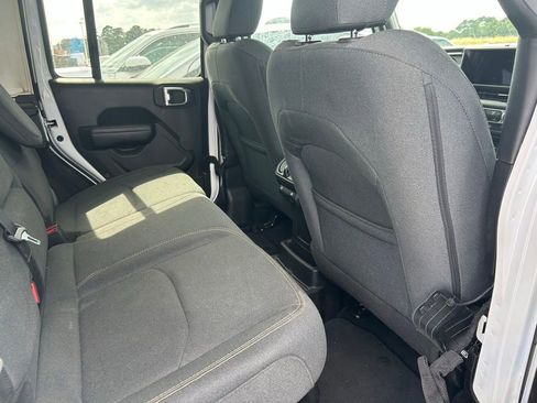 Used 2024 Jeep Wrangler Unlimited AWD/4WD image 4