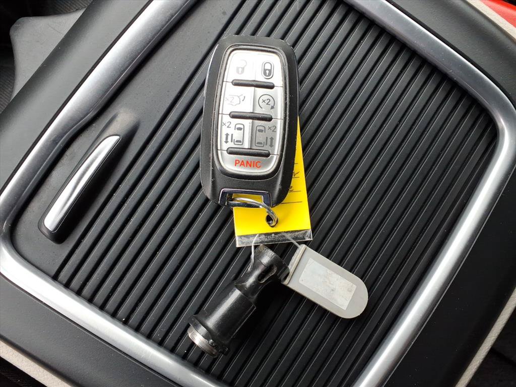 Used 2023 Chrysler Pacifica Touring-L FWD image 14