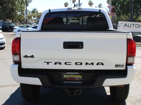 Used 2020 Toyota Tacoma SR AWD/4WD image 7