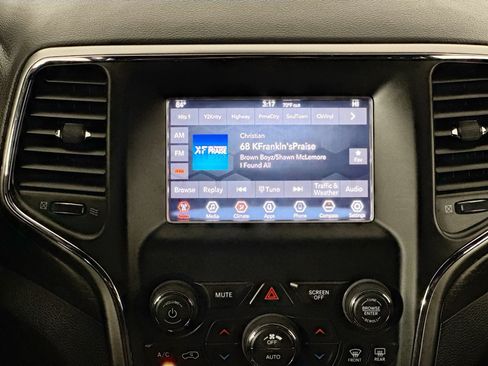 Used 2018 Jeep Grand Cherokee Laredo AWD/4WD image 23