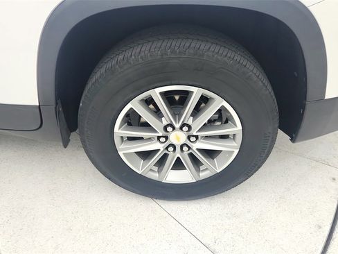 Used 2023 Chevrolet Traverse LT image 29