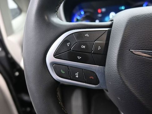 Used 2023 Chrysler Pacifica Touring-L FWD image 20