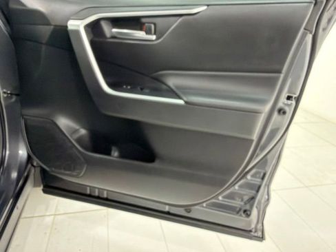 Used 2021 Toyota RAV4 XLE AWD/4WD image 16