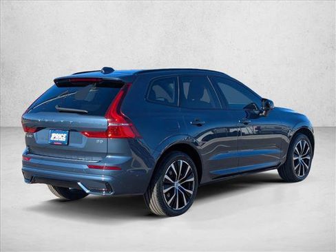Used 2023 Volvo XC60 B5 Ultimate w/ Protection Package Premier image 5