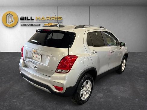 Used 2020 Chevrolet Trax LT w/ LT Convenience Package AWD/4WD image 2