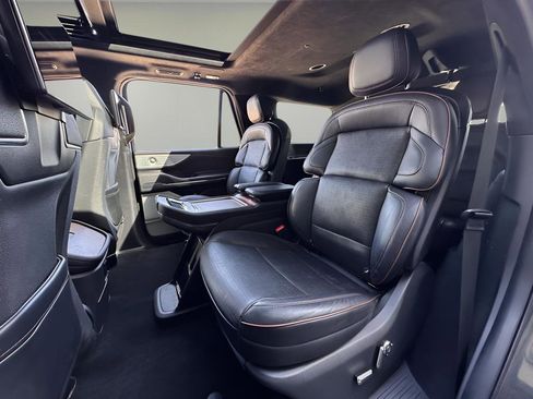 Used 2025 Lincoln Navigator Black Label image 21