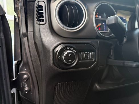 Used 2020 Jeep Gladiator Overland w/ LED Lighting Group AWD/4WD image 47
