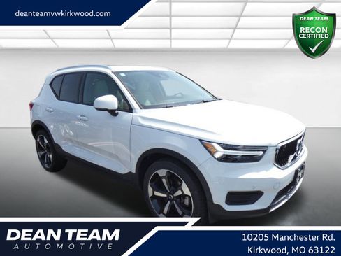 Used 2020 Volvo XC40 T4 Momentum FWD image 1