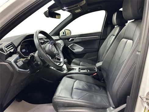 Used 2024 Audi Q3 2.0T Premium w/ Convenience Package image 9
