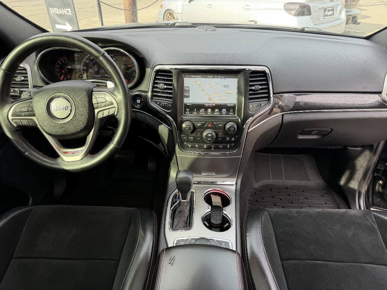 Used 2017 Jeep Grand Cherokee Trailhawk w/ Trailhawk Luxury Group AWD/4WD image 26