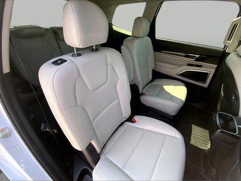 Used 2022 Kia Telluride S FWD image 19
