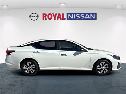 Used 2025 Nissan Altima 2.5 S image 8