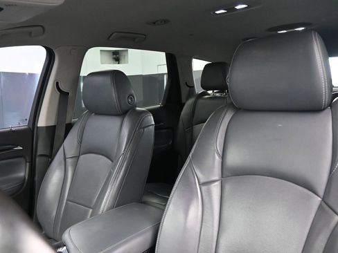 Used 2018 Buick Enclave Essence image 28