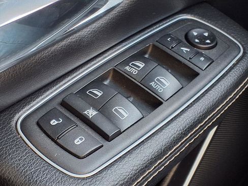 Used 2021 RAM 1500 Laramie image 12