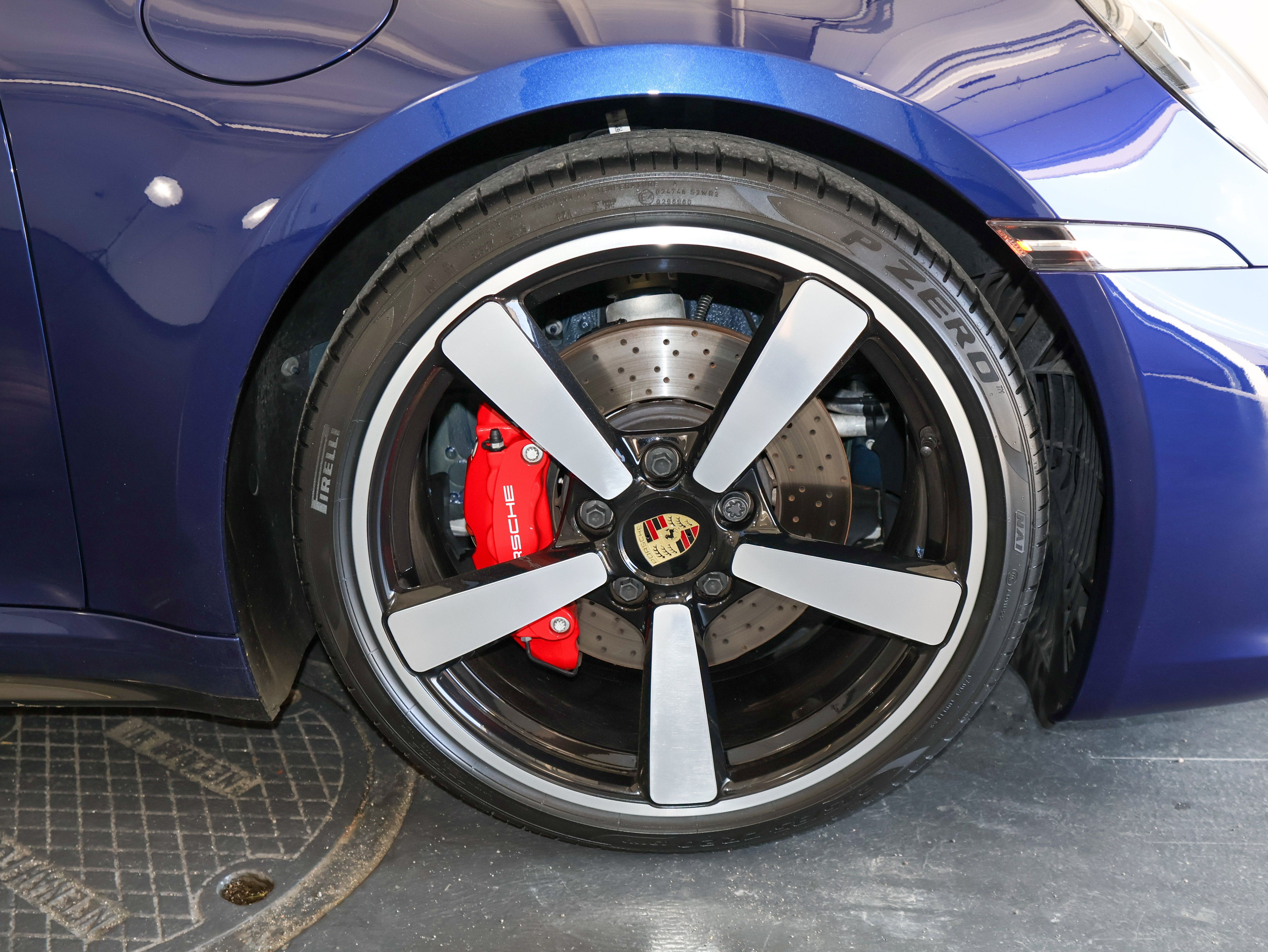 Used 2024 Porsche 911 Carrera 4S AWD/4WD image 39