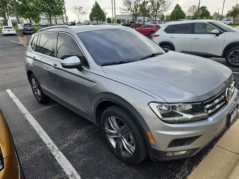 Used 2020 Volkswagen Tiguan SEL AWD/4WD image 2