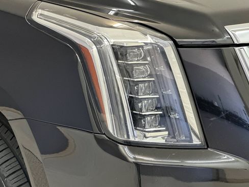 Used 2018 Cadillac Escalade ESV Premium Luxury AWD/4WD image 21