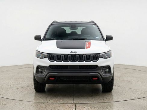 Used 2025 Jeep Compass Trailhawk AWD/4WD image 2