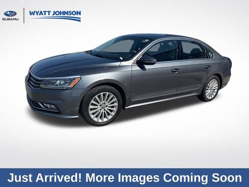 Used 2017 Volkswagen Passat 1.8T SE w/ SE Lighting Package image 1