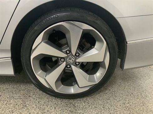 Used 2019 Honda Accord Touring image 10