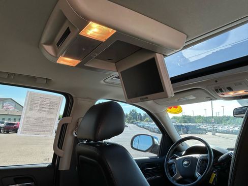 Used 2012 Chevrolet Suburban LTZ AWD/4WD image 20