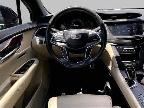 Used 2017 Cadillac XT5 Luxury w/ Driver Awareness Package FWD image 6
